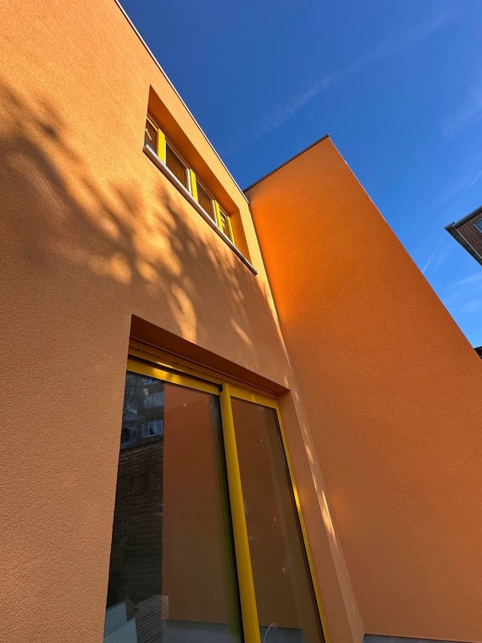Oranje crepi gevelafwerking — detail